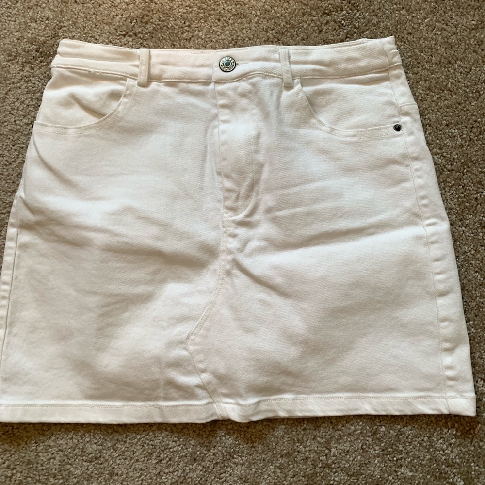 White denim skirt